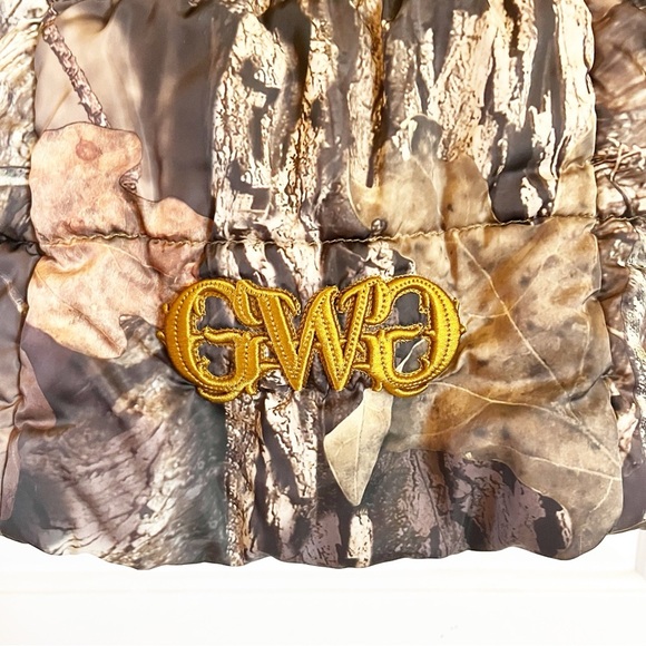 Girls with Guns Camo Vest - Picture 7 of 9